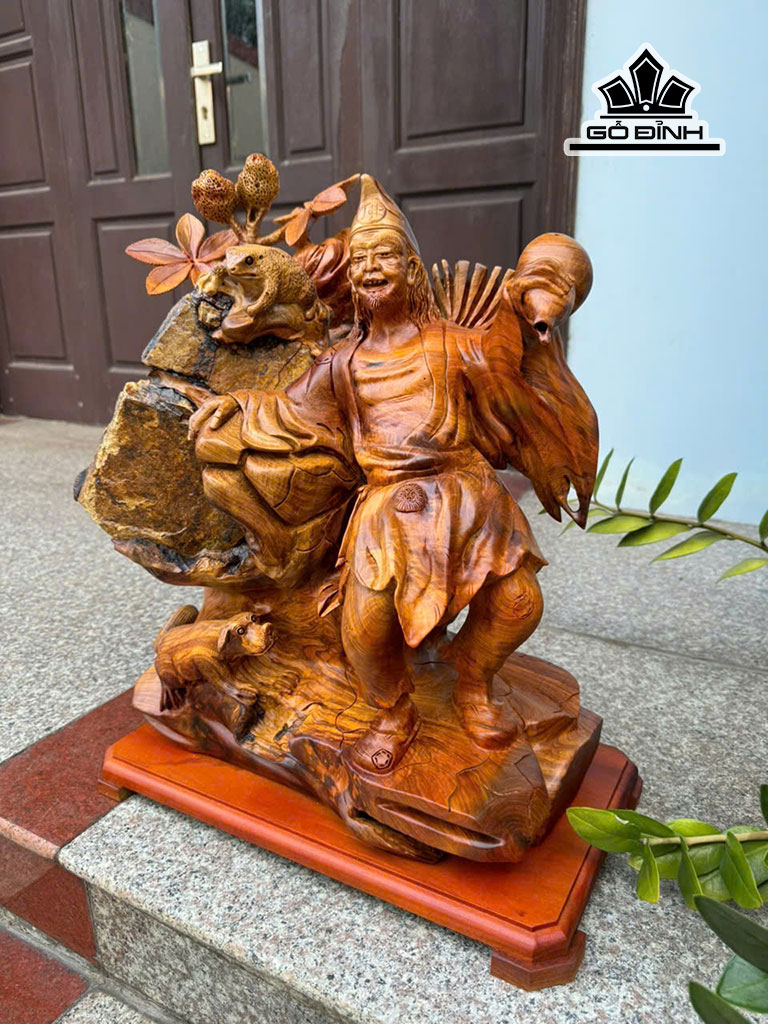 Tượng Tế Công Gỗ Hương Ôm Đá Cao 56 Ngang 42 Sâu 25 (cm)