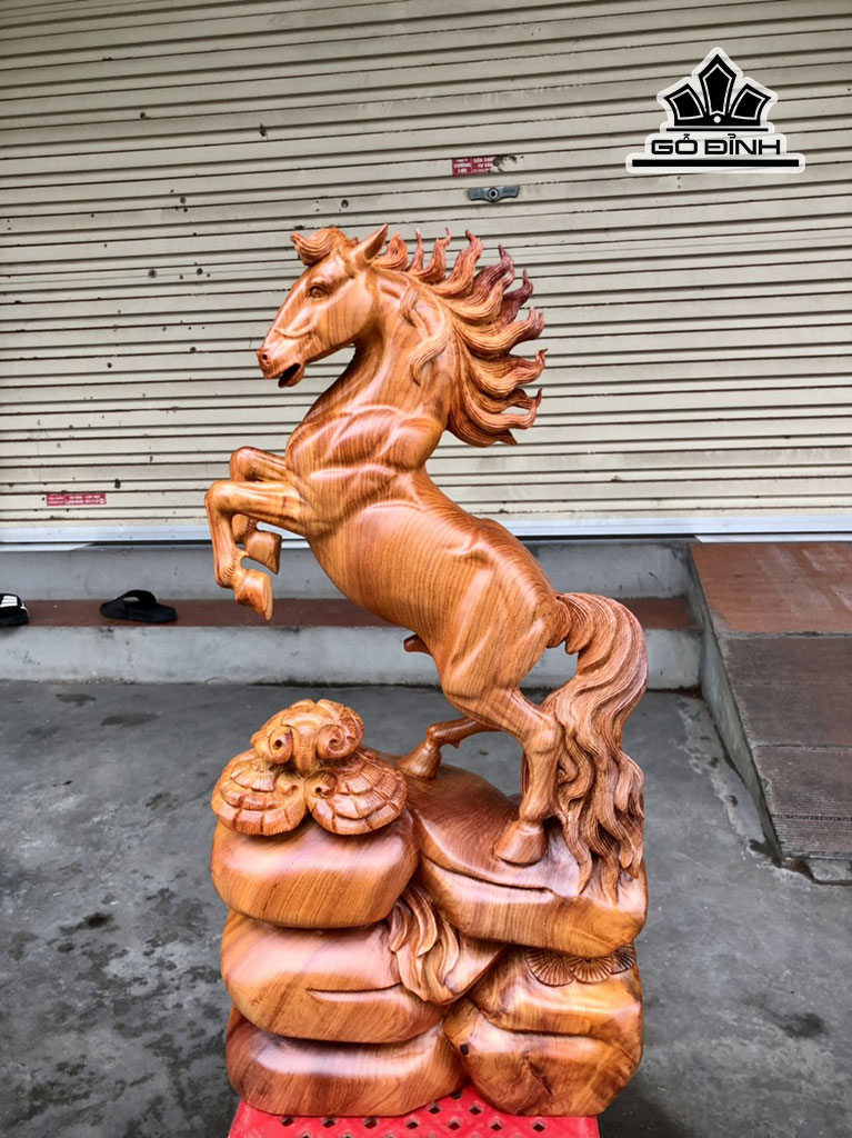 Tượng Ngựa Phong Thủy (Nhất Mã Phi Thiên) Gỗ Hương Cao 56 Ngang 28 Sâu 14 (cm)