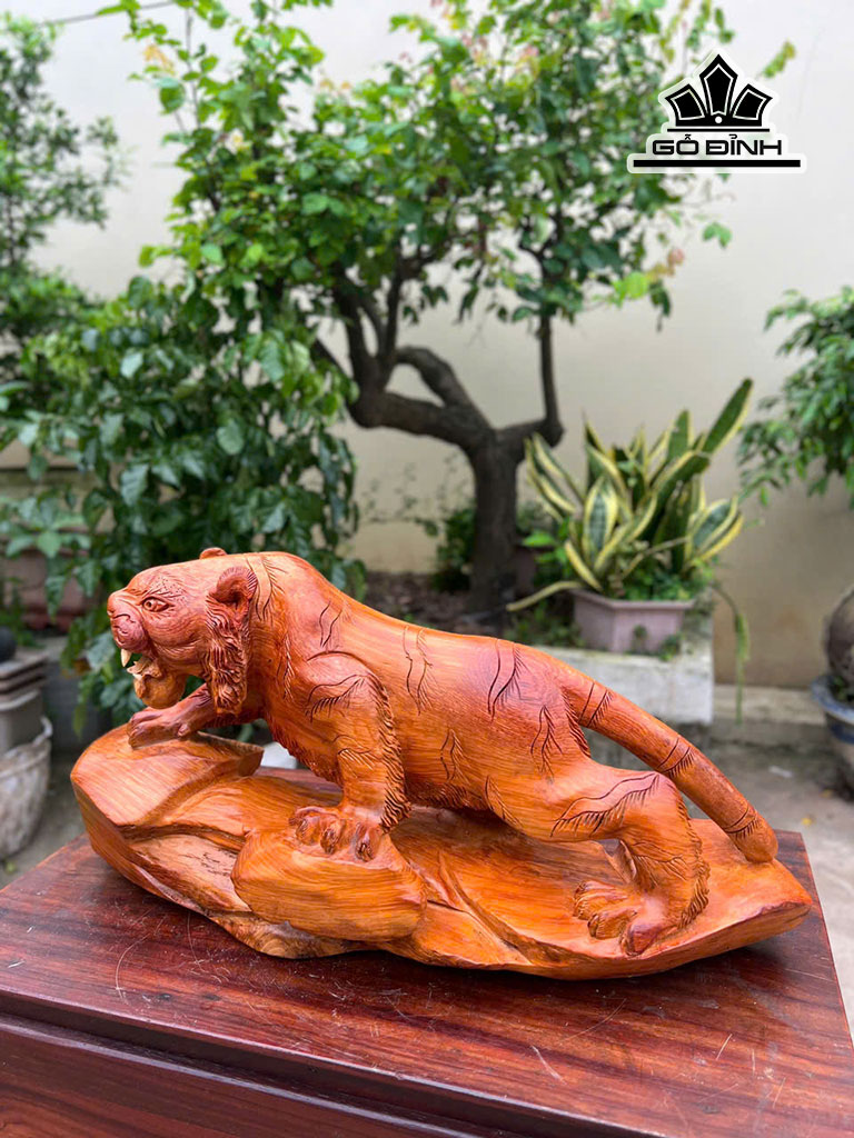 Tượng Hổ Phong Thủy Gỗ Hương Cao 18 Ngang 28 Sâu 55 (cm)
