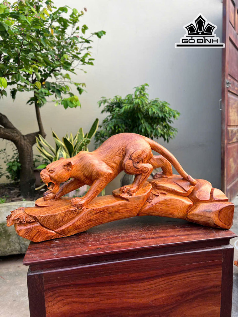 Tượng Báo Săn Mồi Gỗ Hương Cao 32 Ngang 72 Sâu 33 (cm)