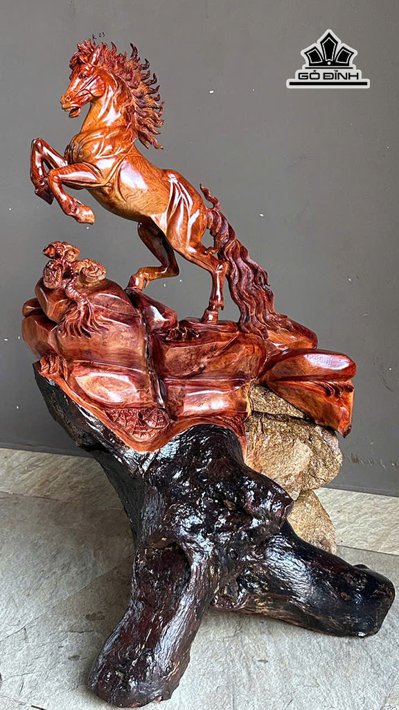 Tượng Nhất Mã Thong Dong Gỗ Hương Cao 95 Ngang 56 Sâu 40 (cm)