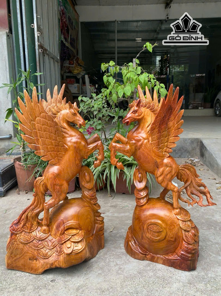 Tượng Ngựa Phong Thủy (Nhất Mã Phi Thiên) Gỗ Hương Cao 75 Ngang 41 Sâu 22 (cm)