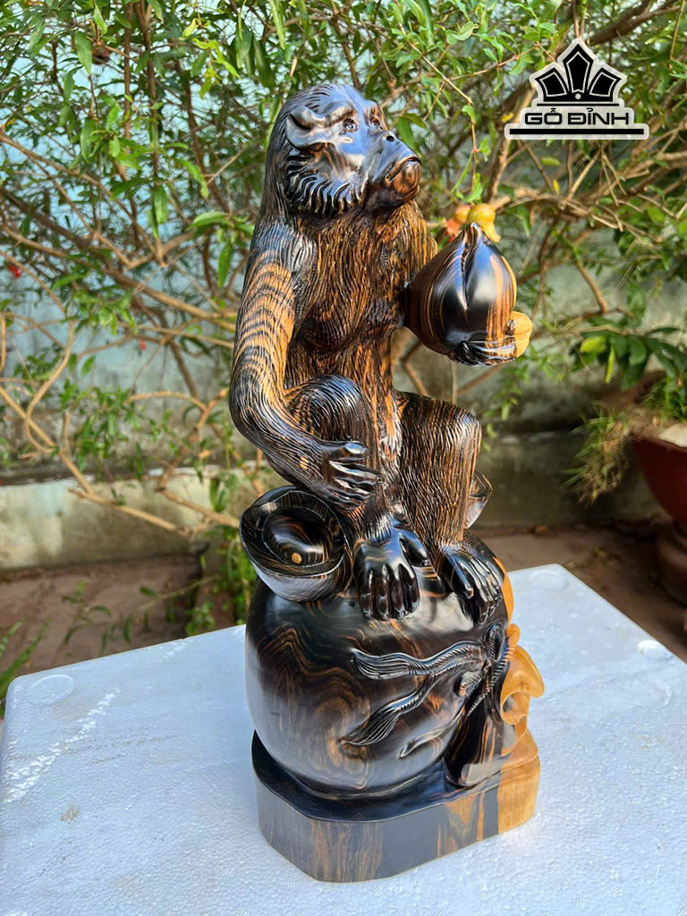 Tượng Khỉ Gỗ Mun Hoa Cao 48 Ngang 19 Sâu 15 (cm)