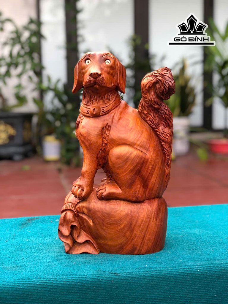 Tượng Chó Gỗ Hương Cao 42 Ngang 22 Sâu 16 (cm)