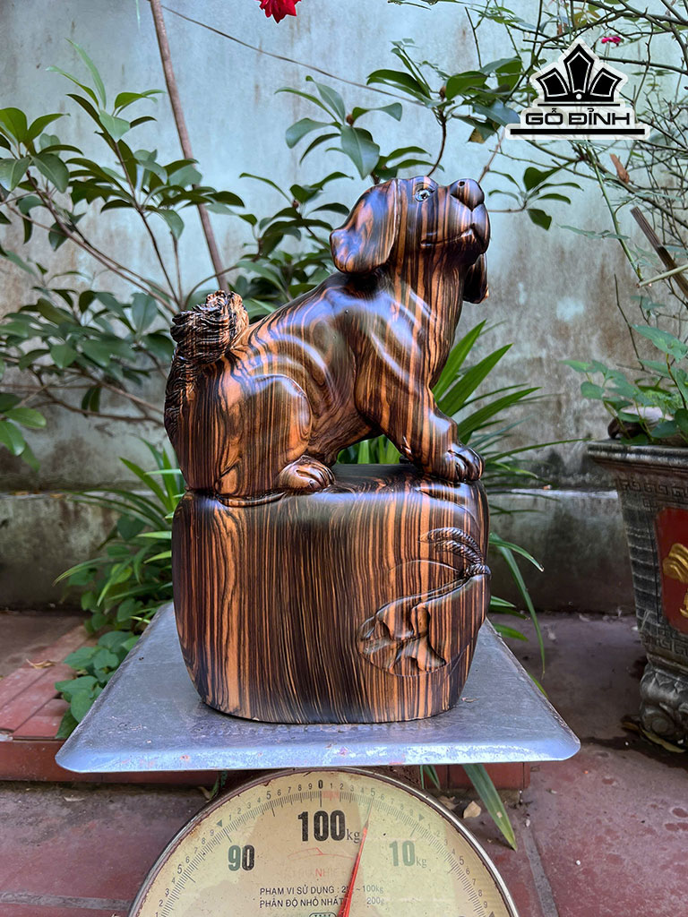 Tượng Chó Gỗ Mun Hoa Cao 36 Ngang 21 Sâu 12 (cm)