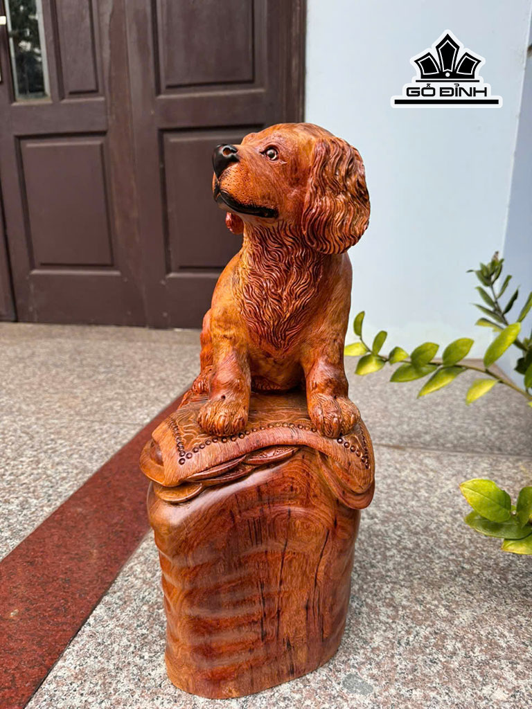 Tượng Chó Gỗ Hương Cao 47 Ngang 25 Sâu 20 (cm)