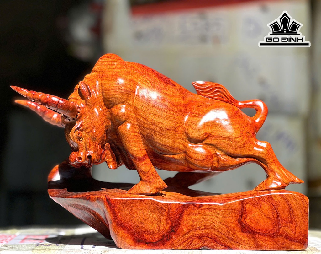 Tượng Bò Tót Gỗ Hương Cao 33 Ngang 45 Sâu 17 (cm)