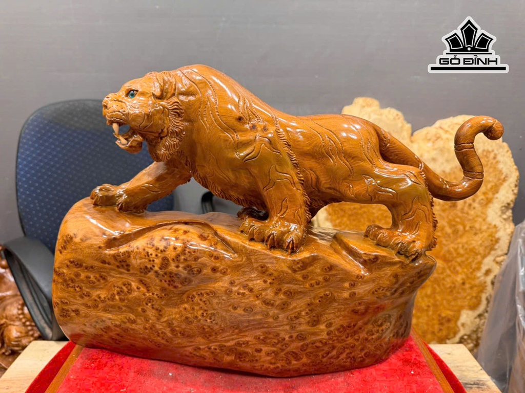 Tượng Hổ Săn Mồi Gỗ Nu Ngọc Am Cao 30 Ngang 45 Sâu 14 (cm)