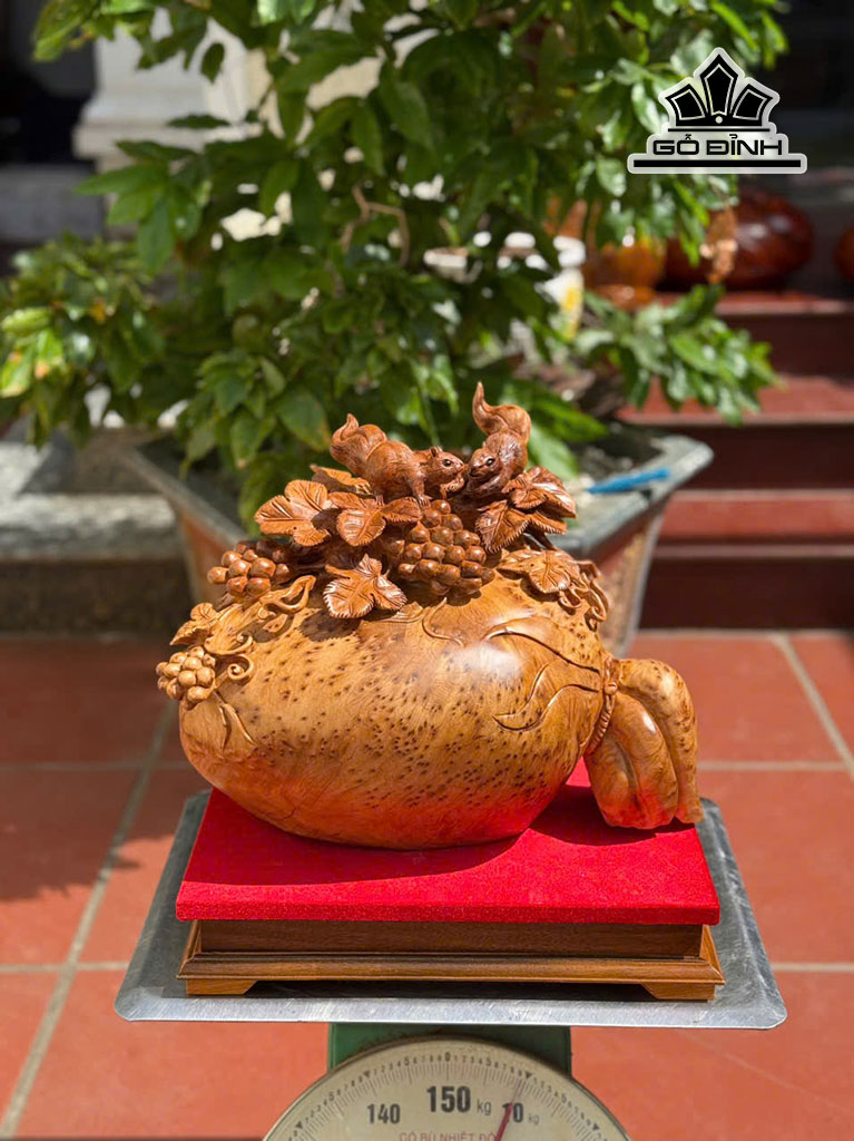 Chum Phú Quý Nho Sóc Gỗ Nu Ngọc Am Cao 31 Ngang 38 Sâu 27 (cm) - Cả Kỷ 39 (cm)