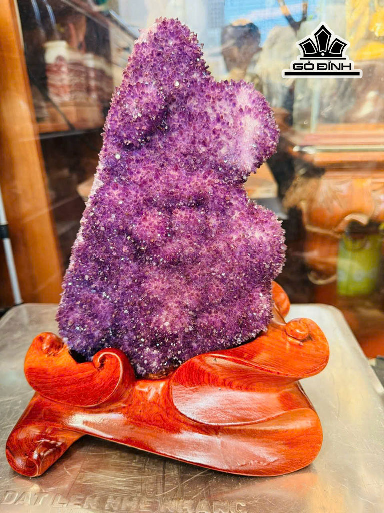 Tác Phẩm Đá Thạch Anh Tím Cao 32 Ngang 18 (cm) 5kg