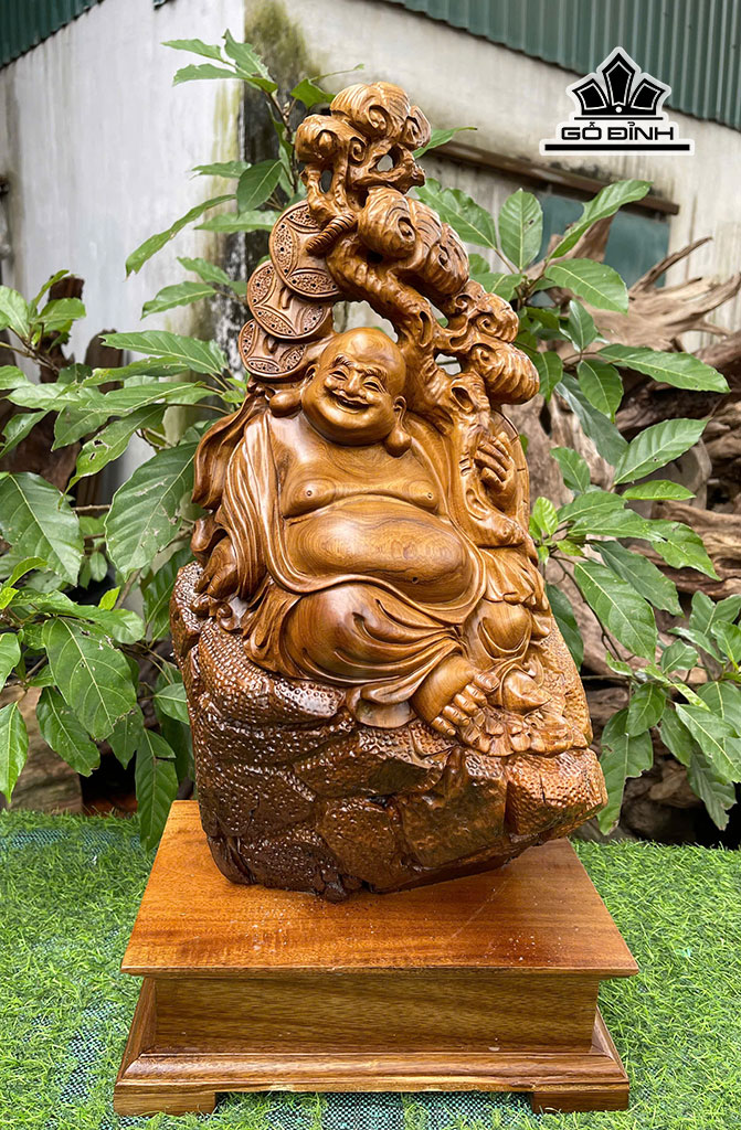 Tượng Phật Di Lặc Quẩy Dây Tiền Vàng Gỗ Bách Xanh Cao Cả Kỷ 62 - Riêng Kỷ 10 Ngang 30 Sâu 28 (cm)