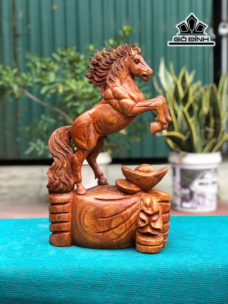 Tượng Ngựa Phong Thủy (Nhất Mã Phi Thiên) Gỗ Hương Cao 48 Ngang 30 Sâu 12 (cm)