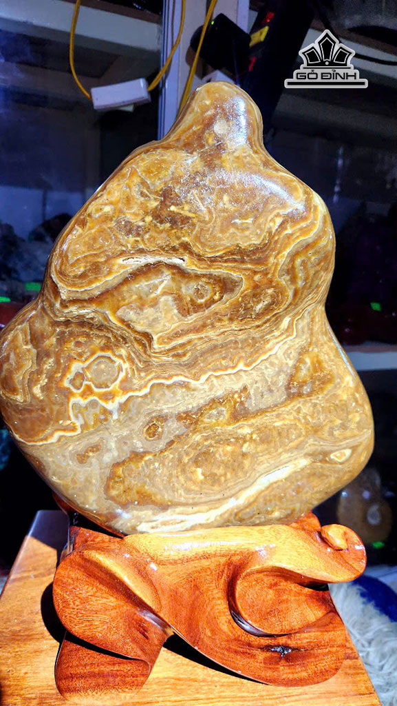 Tác Phẩm Đá Mã Não Cao 34 Ngang 23 (cm) 5kg