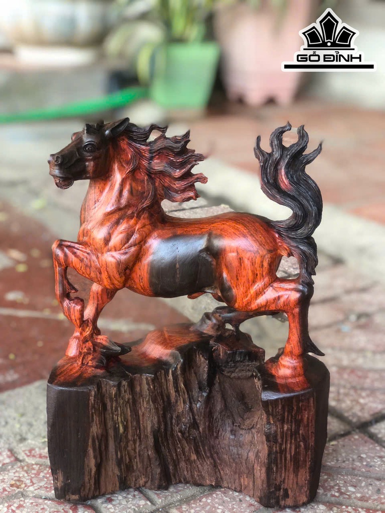 Tượng Ngựa Phong Thủy (Nhất Mã Thong Dong) Gỗ Trắc Cao 28 Ngang 20 Sâu 11 (cm)