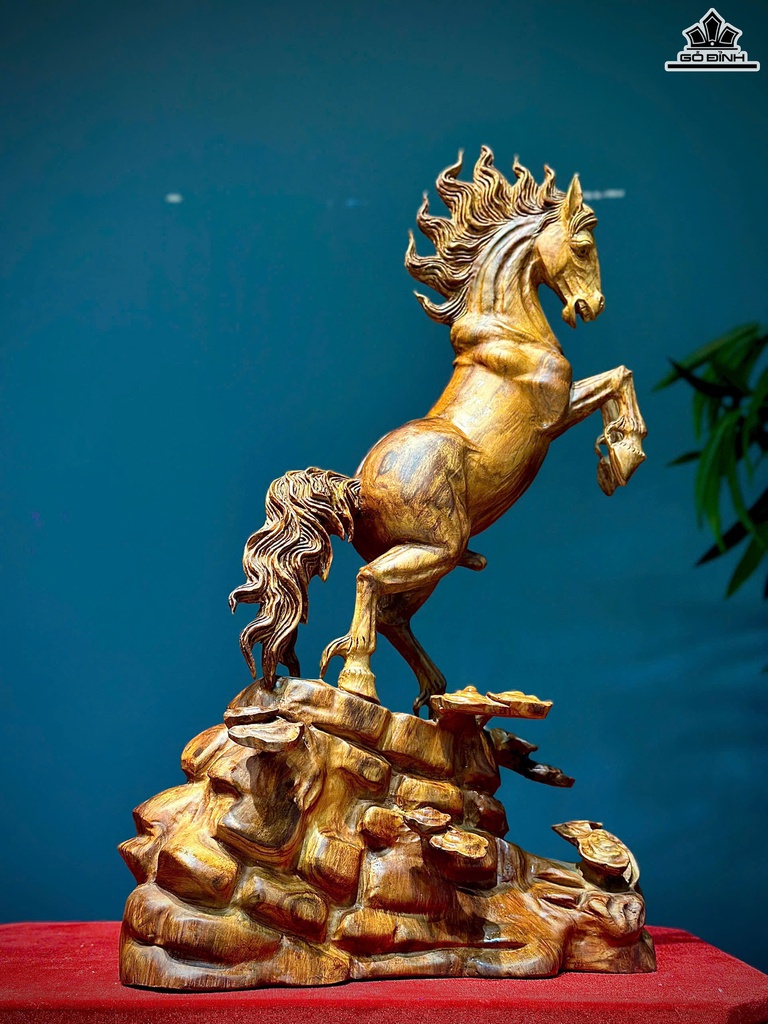 Tượng Ngựa Phong Thủy (Nhất Mã Phi Thiên) Gỗ Sưa Cao 51 Ngang 30 Sâu 15 (cm)
