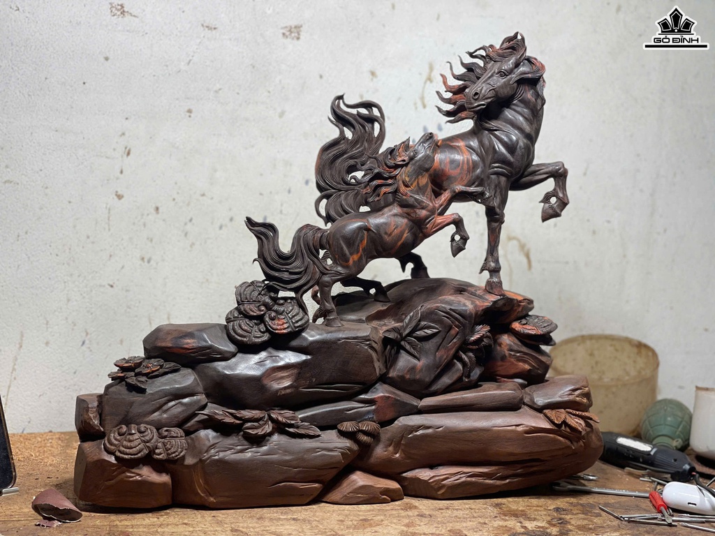 Tượng Song Mã Uyên Ương Gỗ Trắc Cao 55 Ngang 48 Sâu 18 (cm)