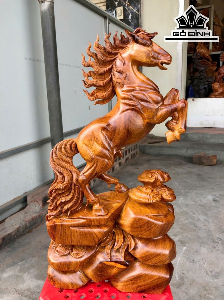 Tượng Ngựa Phong Thủy (Nhất Mã Phi Thiên) Gỗ Hương Cao 45 Ngang 23 Sâu 10 (cm)