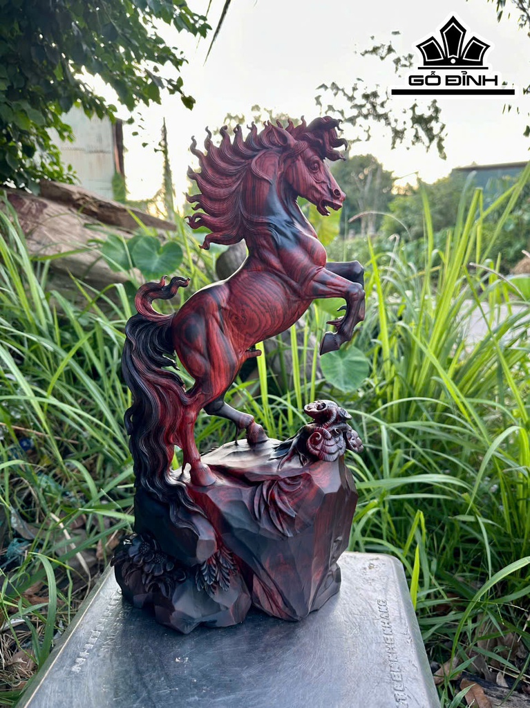 Tượng Ngựa Phong Thủy (Nhất Mã Phi Thiên) Gỗ Trắc Cao 46 Ngang 22 Sâu 14 (cm)
