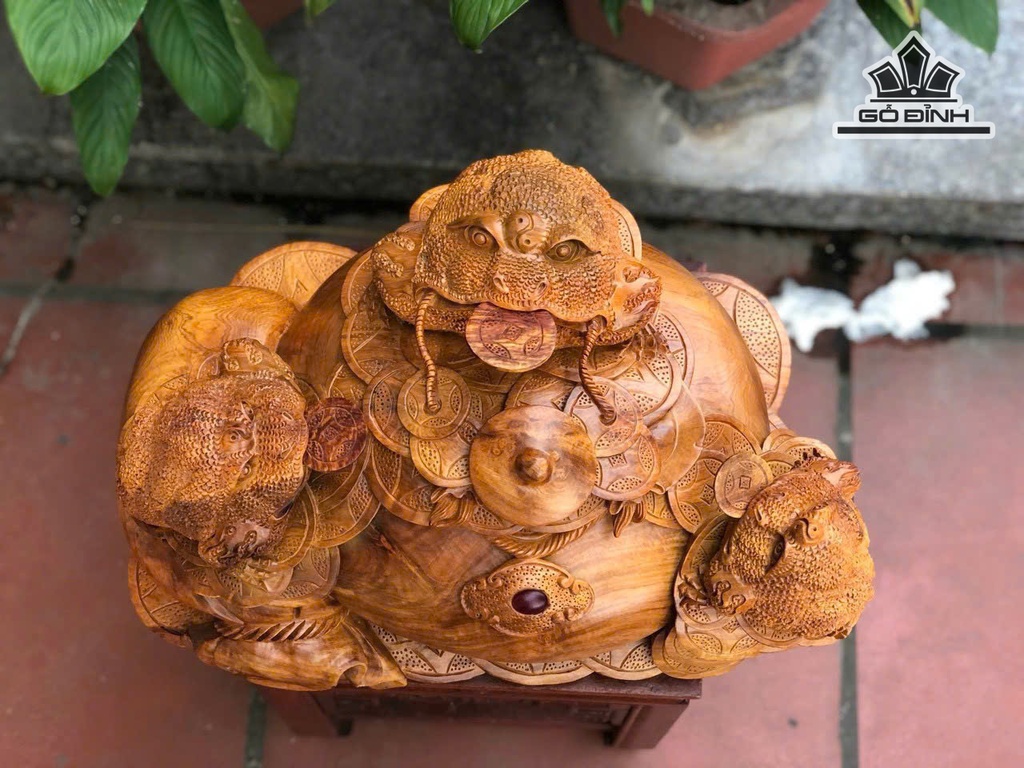 Tượng Tam Cóc Ngậm Tiền Gỗ Hương Cao 28 Ngang 45 Sâu 30 (cm)