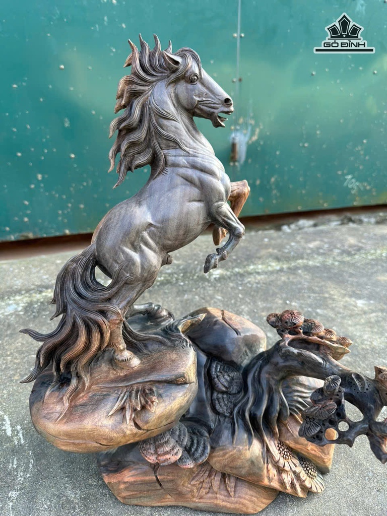 Tượng Ngựa Phong Thủy (Nhất Mã Phi Thiên) Gỗ Trắc Cao 46 Ngang 40 Sâu 25 (cm)