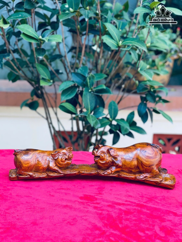 Cặp Heo Phu Thê Viên Mãn Gỗ Sưa Cao 12 Ngang 45 Sâu 16 (cm)