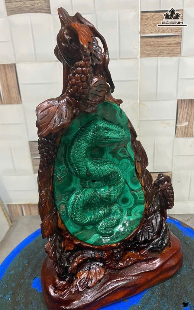 Linh Vật Ất Tỵ Đá Khổng Tước - Malachite Cao 27 (cm) - 1375gr