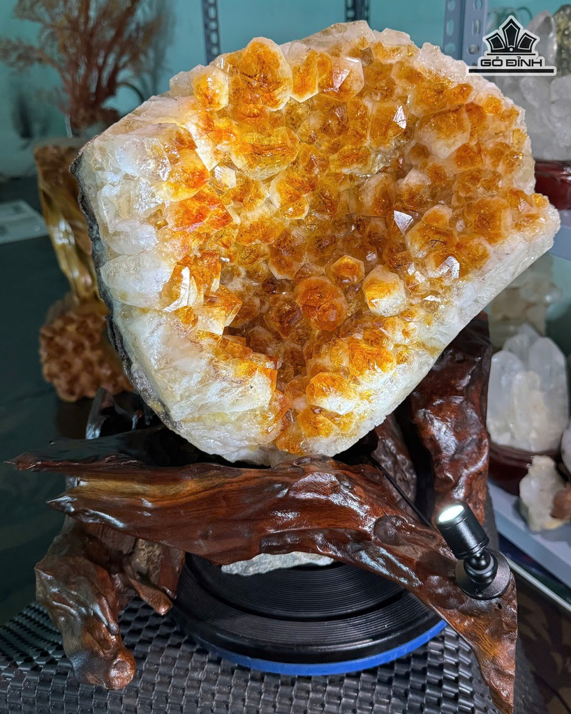 Tác Phẩm Thạch Anh Vàng Cao 34 Ngang 30 (cm) - 12,5kg