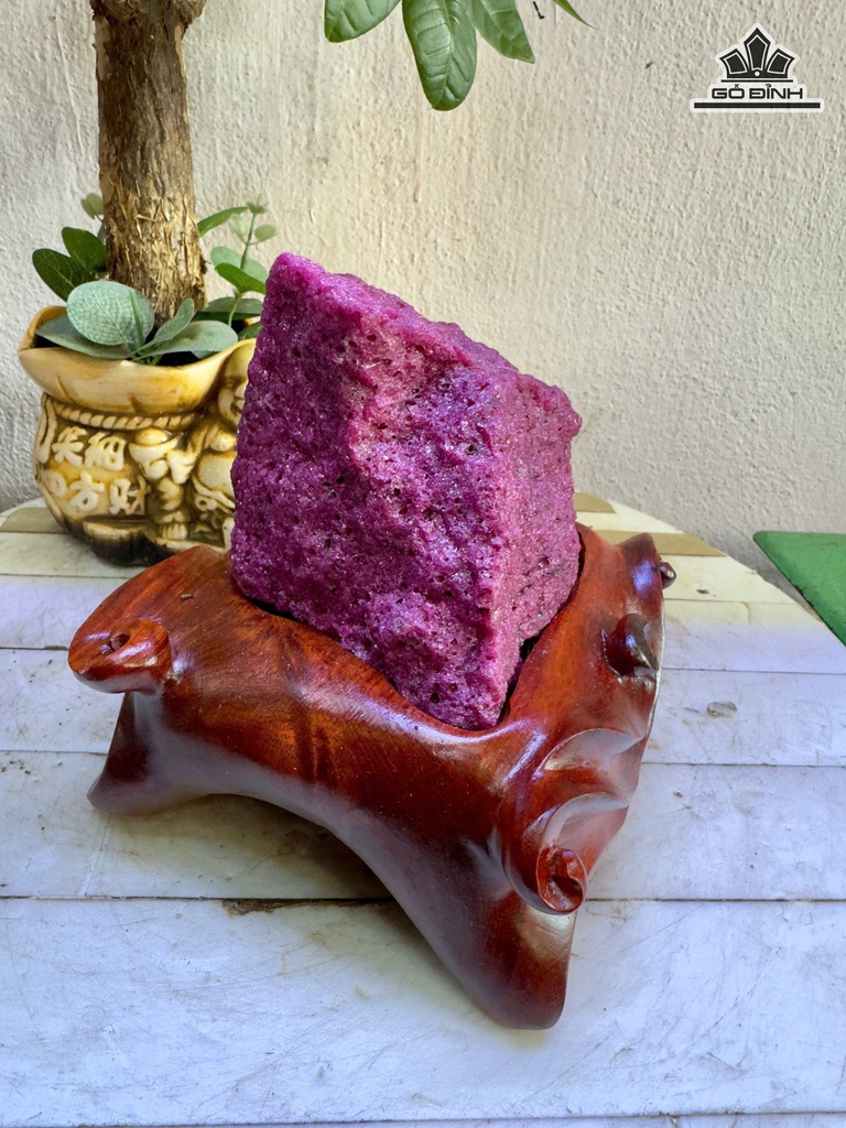 Tác Phẩm Đá Hồng Ngọc Cao 16 Ngang 10 (cm) 2,5kg Luôn Đế