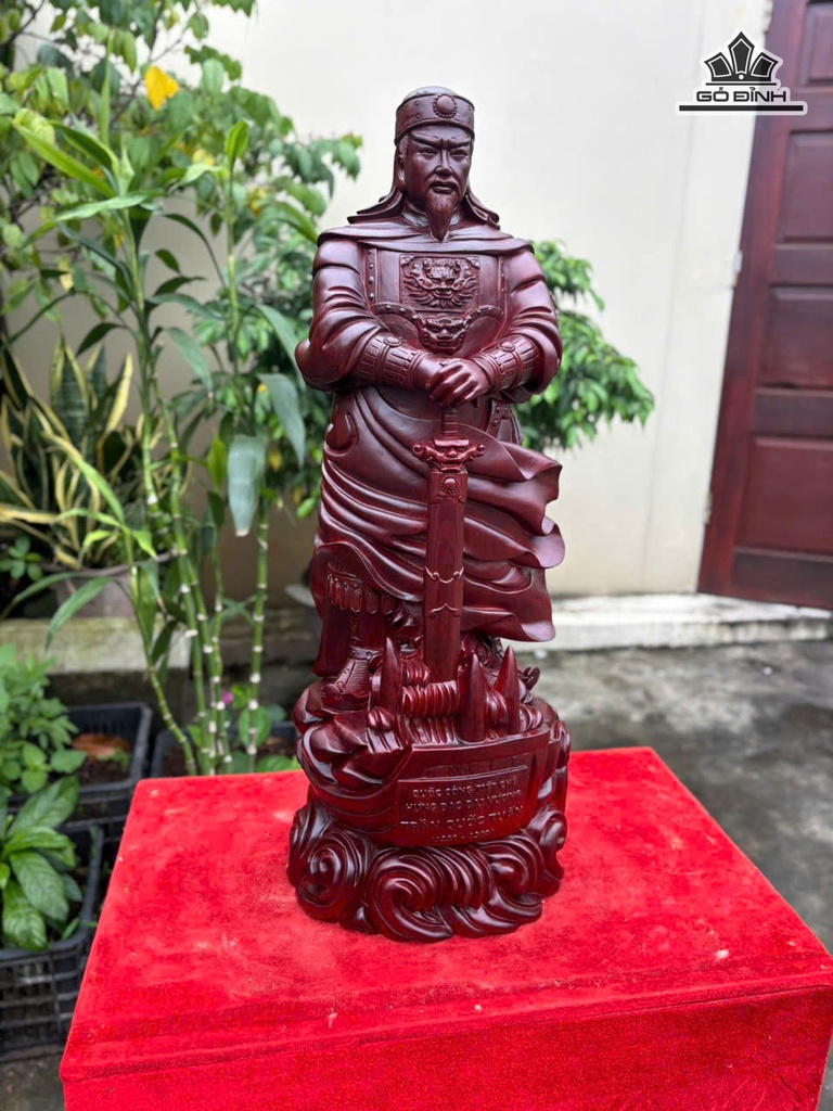 Tượng Trần Quốc Tuấn Gỗ Tử Đàn Cao 70 Ngang 26 Sâu 20 (cm)