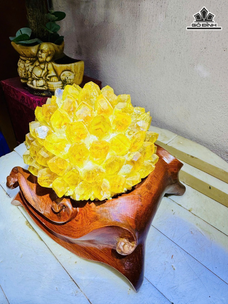 Tác Phẩm Đá Thạch Anh Vàng Cao 17 Ngang 15 (cm) - 3kg