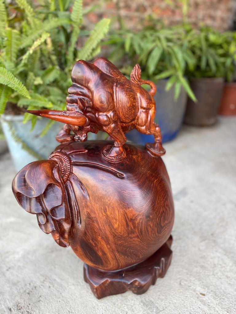 Tượng Bò Tót Gỗ Cẩm Cao 50 Ngang 38 Sâu 28 (cm) - 20kg