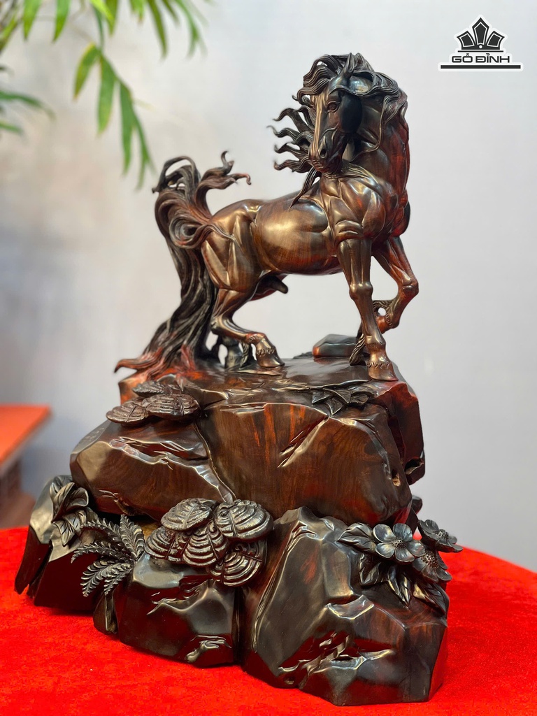 Tượng Ngựa Phong Thủy (Nhất Mã Thong Dong) Gỗ Trắc Cao 47 Ngang 43 Sâu 23 (cm)