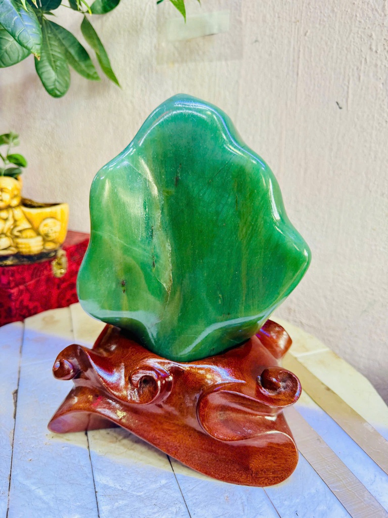 Tác Phẩm Đá Thạch Anh Xanh Cao Cả Đế 25 Ngang 15 (cm) - 3,4kg