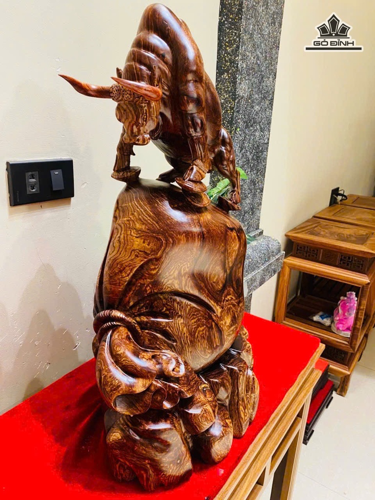 Tượng Bò Tót Gỗ Cẩm Cao 63 Ngang 37 Sâu 31 (cm)