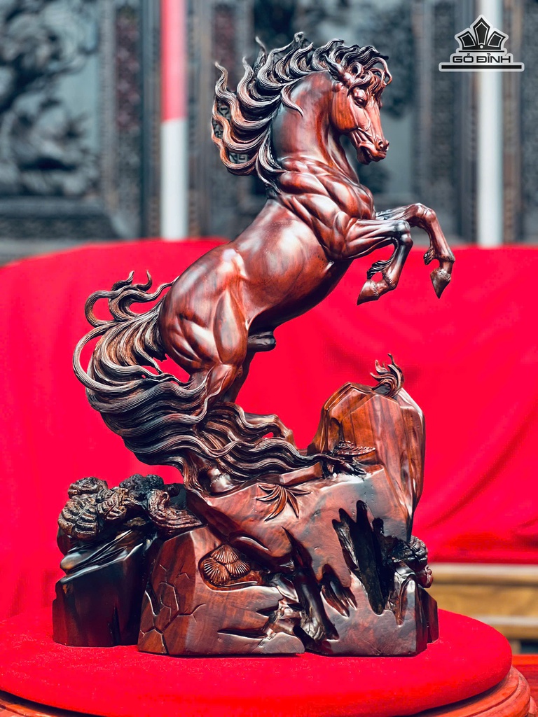Tượng Ngựa Phong Thủy (Nhất Mã Phi Thiên) Gỗ Trắc Cao 52 Ngang 31 Sâu 18 (cm)