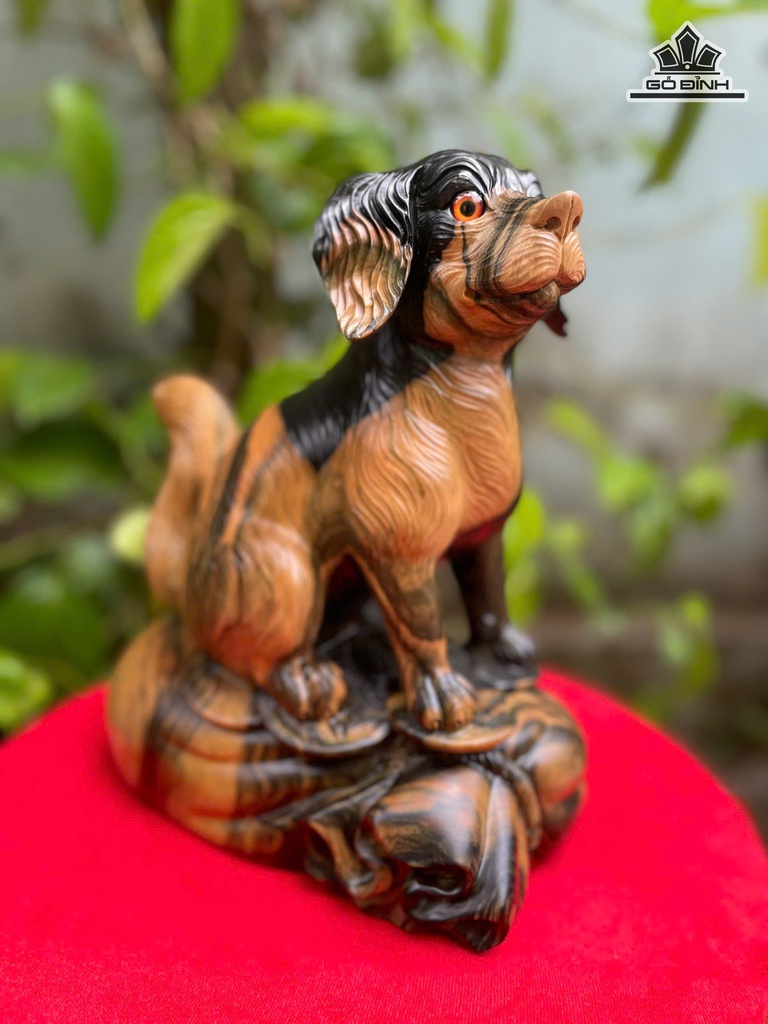 Tượng Chó Tai Cụp Gỗ Mun Hoa Cao 30 Ngang 25 Sâu 14 (cm)
