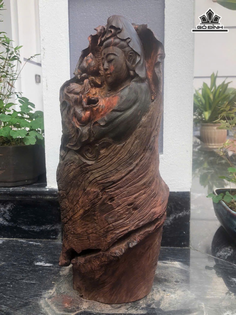 Tượng Phật Bà Quan Âm Gỗ Trắc Cao 45 Ngang 20 Sâu 14 (cm)