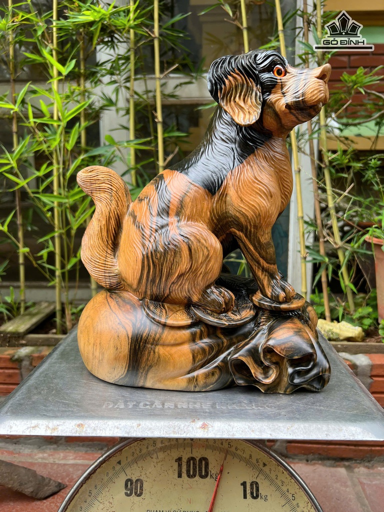 Tượng Chó Gỗ Mun Hoa Cao 30 Ngang 25 Sâu 14 (cm)