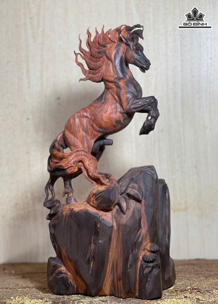 Tượng Ngựa Phong Thủy (Nhất Mã Phi Thiên) Gỗ Trắc Cao 36 Ngang 18 Sâu 14 (cm)