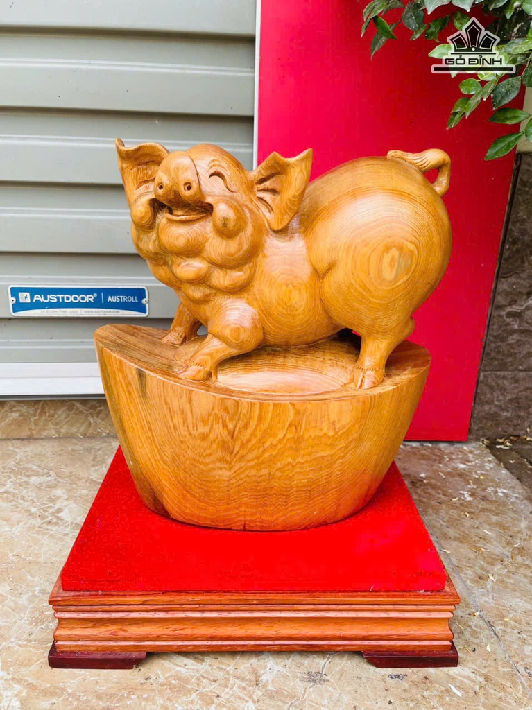 Tượng Heo Gỗ Ngọc Am Cao 31 Ngang 28 Sâu 15 (cm) - Cả Kỷ Cao 40 (cm)