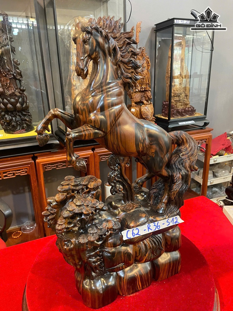 Tượng Ngựa Phong Thủy (Nhất Mã Phi Thiên) Gỗ Mun Hoa Cao 62 Ngang 36 Sâu 12 (cm)