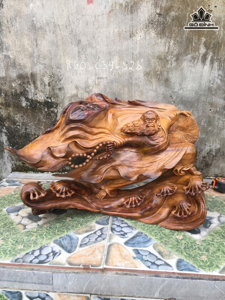 Tượng Đạt Ma Bay Gỗ Bách Xanh Cao 39 Ngang 60 Sâu 28 (cm)