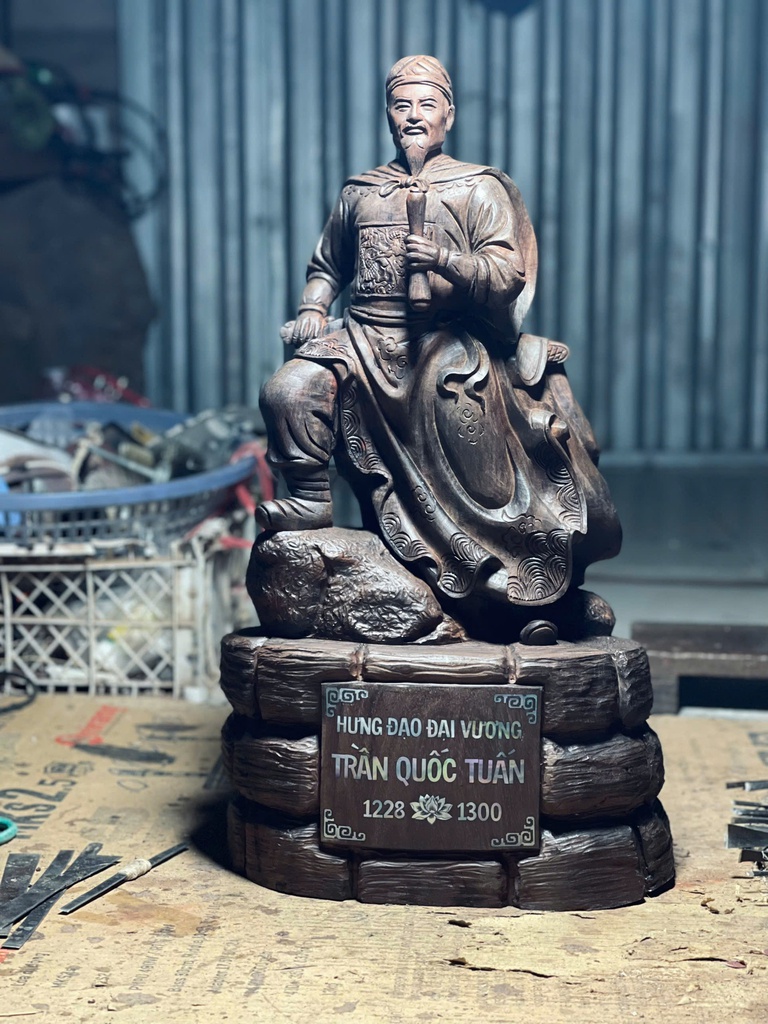 Tượng Trần Quốc Tuấn Gỗ Trắc Cao 50 Ngang 27 Sâu 17 (cm)