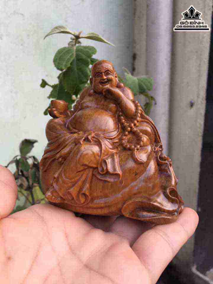 Tượng Phật Di Lặc Hoan Hỷ Để Xe Gỗ Bách Xanh  Cao 10 Ngang 10 Sâu 8 (cm)
