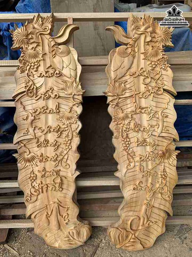 Cặp Tranh Cha Mẹ Gỗ Pơ Mu  Cao 120 Ngang 40 Dày 4 (cm)