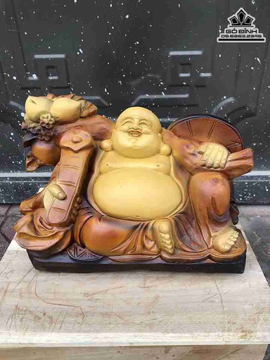 Tượng Phật Di Lắc Vác Cành Đào Gỗ Pơ Mu  Cao 23 Ngang 34 Sâu 17 (cm)