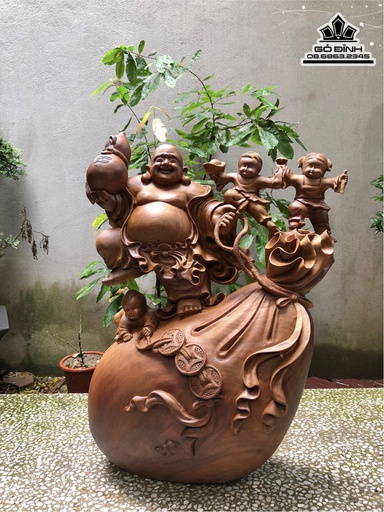 Tượng Phật Di Lặc Tam Phúc Đứng Bao Tiền Gỗ Xá Xị Cao 60 Ngang 45 Sâu 21 (cm)