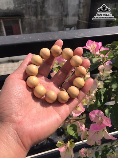 Vòng Tay Đeo Hạt Tròn Gỗ Đàn Hương 18 Li