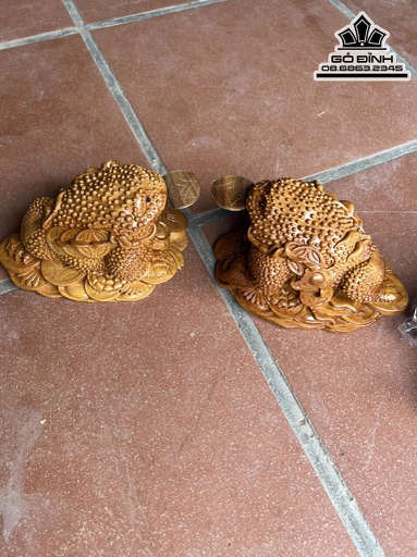 Tượng Cóc (Thiềm Thừ) Gỗ Bách Xanh Cao 10 Ngang 20 Sâu 14 (cm)