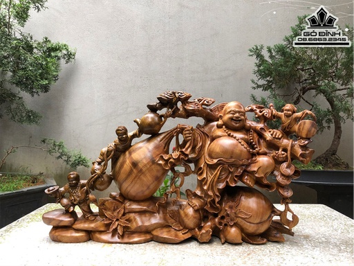 Tượng Di Lặc Kéo Bao Tiền Gỗ Xá Xị Cao 45 Ngang 78 Sâu 20 (cm)